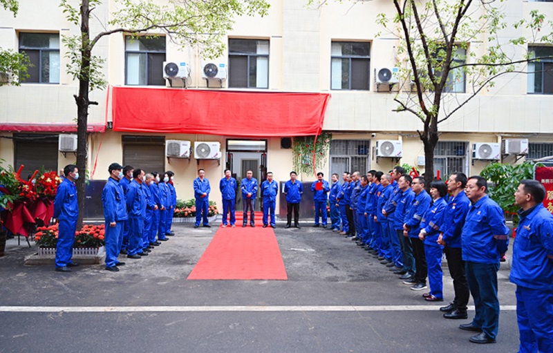 衡鋼青工餐廳揭牌開業