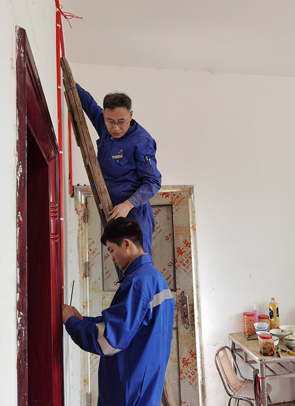 1613619502648008.jpg 管加工扶貧對象奮進在脫貧致富路上7.jpg